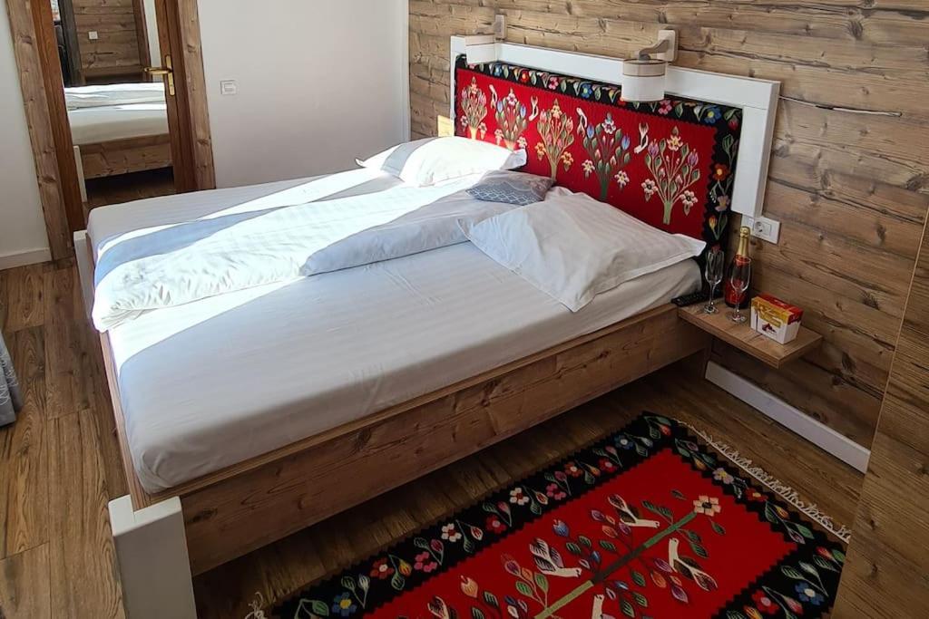 Pensiune Subcrai Cu Centru Spa Zărneşti Kültér fotó