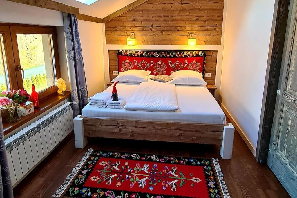 Pensiune Subcrai Cu Centru Spa Zărneşti Kültér fotó
