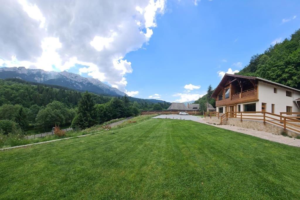 Pensiune Subcrai Cu Centru Spa Zărneşti Kültér fotó