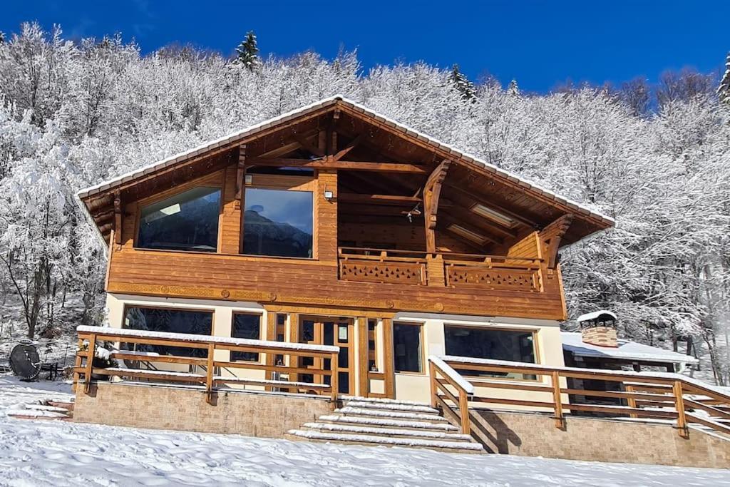 Pensiune Subcrai Cu Centru Spa Zărneşti Kültér fotó